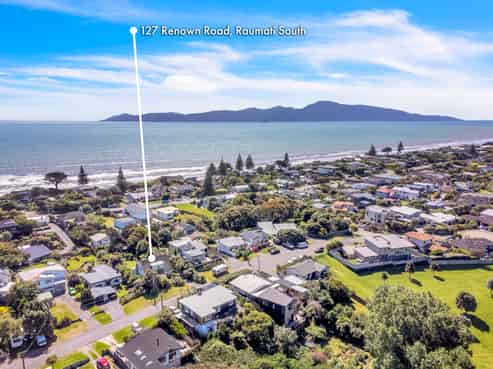 127 Renown Road, Raumati South