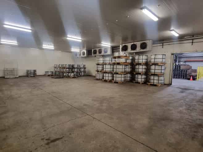 Full drive-around warehouse + chillers