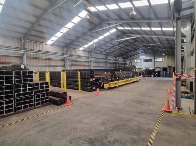 Full drive-around warehouse + chillers