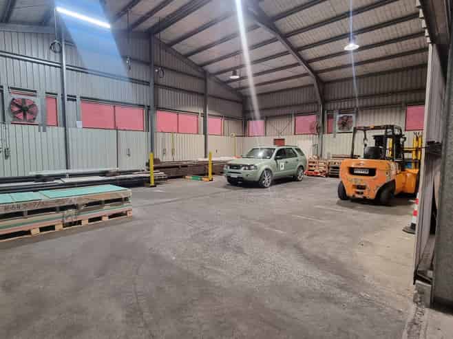 Full drive-around warehouse + chillers