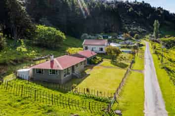 48A-B Whangamomona Road, Whangamomona