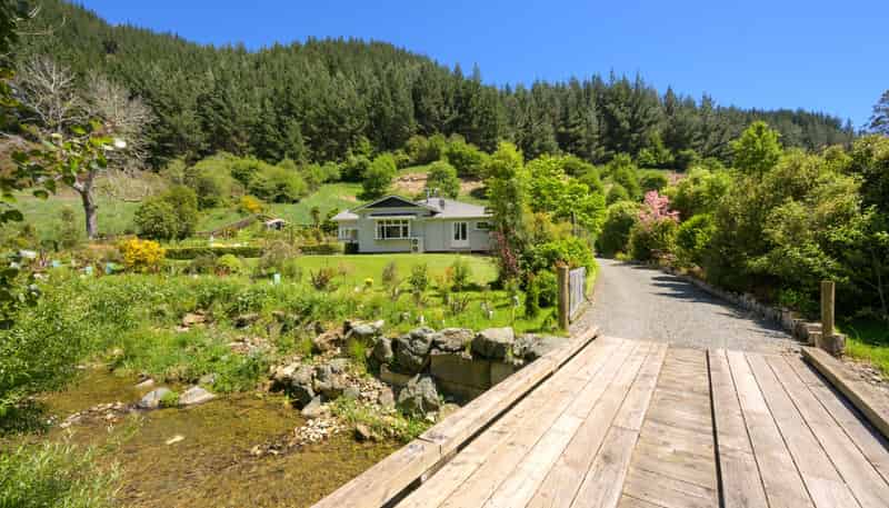 250 Lud Valley Road, Hira