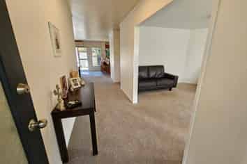 63A Beach Road, Pahurehure