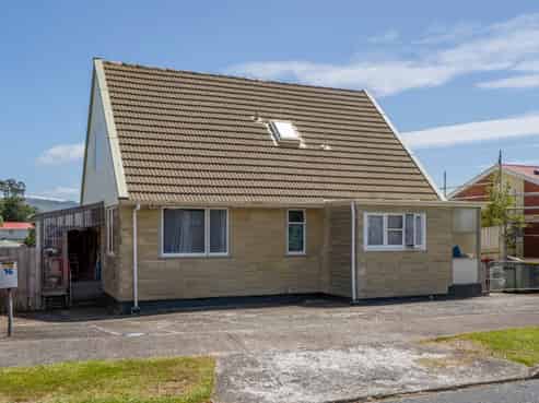 16 Waihora Crescent, Waitangirua