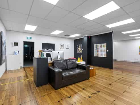 Compact west end retail