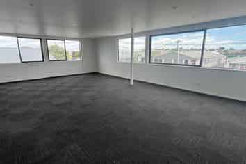 MT ROSKILL INDUSTRIAL - 892M²
