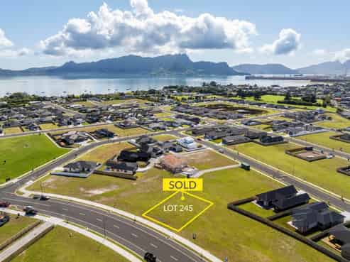 60 Kitemaunga Avenue, One Tree Point