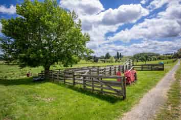 261 Parker Lane, Buckland