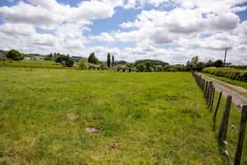 261 Parker Lane, Buckland