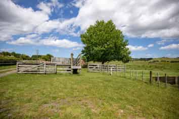 261 Parker Lane, Buckland