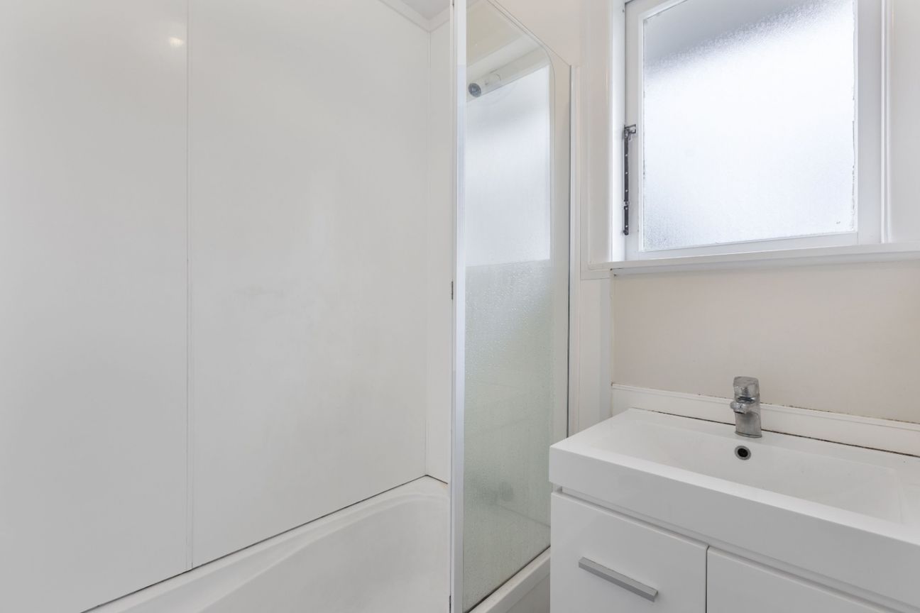 Newly Renovated Spacious Rental in the Current Zones of Westlake Boys and Girls High Schools - Więcej