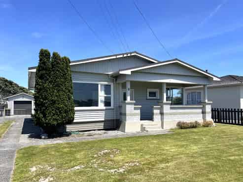 8 Robinson Street, Blaketown