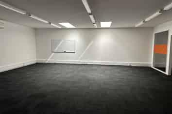 Fantastic Office/Retail Opportunity.