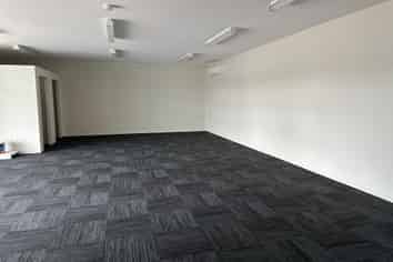 Fantastic Office/Retail Opportunity.