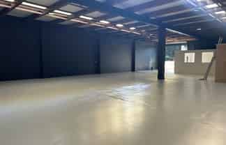 Clean Warehouse/Store - easy access SH2- attractive $$