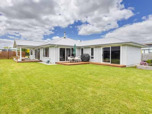 16 Dee Street, Otane