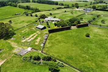 100ha farm for lease – three houses