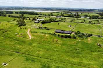 100ha farm for lease – three houses
