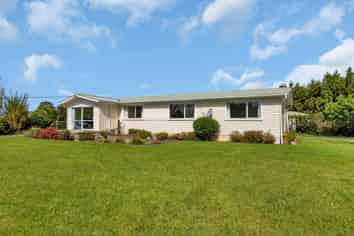 725 One Tree Point Road, One Tree Point