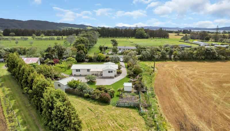 725 One Tree Point Road, One Tree Point