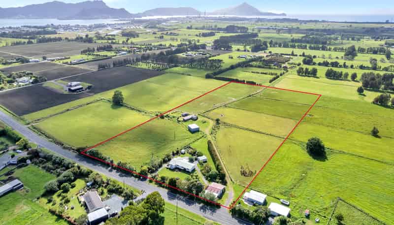 725 One Tree Point Road, One Tree Point