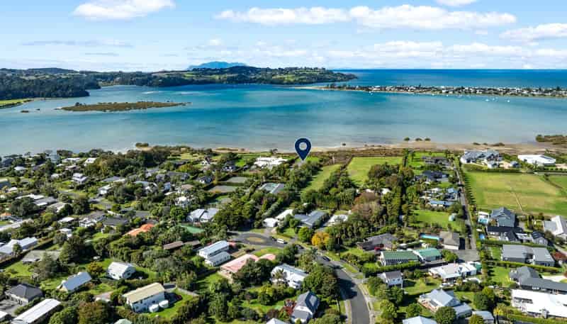 40 and 42 Waimanu Place, Point Wells