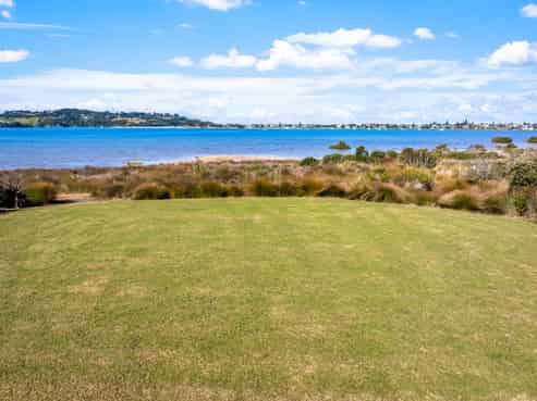 40 and 42 Waimanu Place, Point Wells
