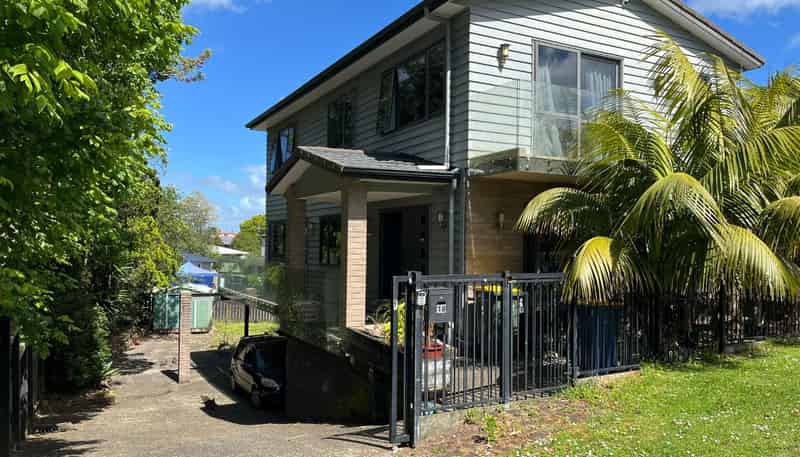 18 Stottholm Road, Titirangi