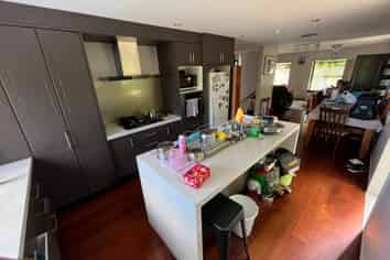 18 Stottholm Road, Titirangi