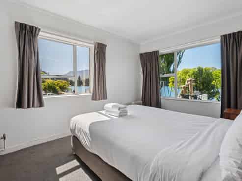 Prime Lakefront Accommodation Business for Sale