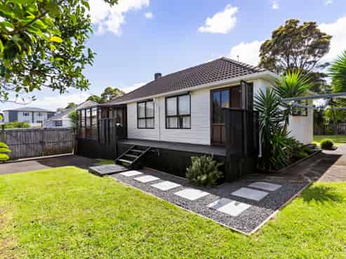 17 Waddell Avenue, Point England