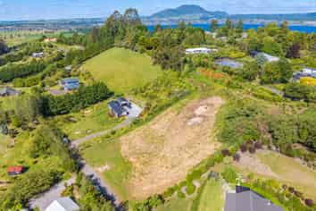 2/142 Mapara Road, Acacia Bay