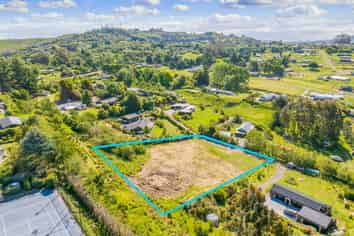 2/142 Mapara Road, Acacia Bay