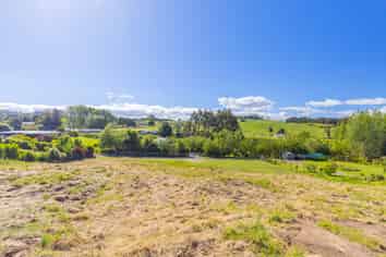 2/142 Mapara Road, Acacia Bay