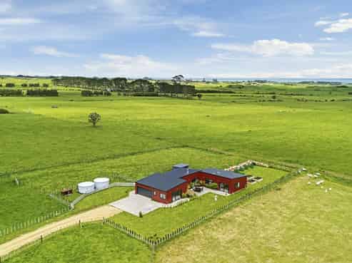 136 Mirikau Road, Okato