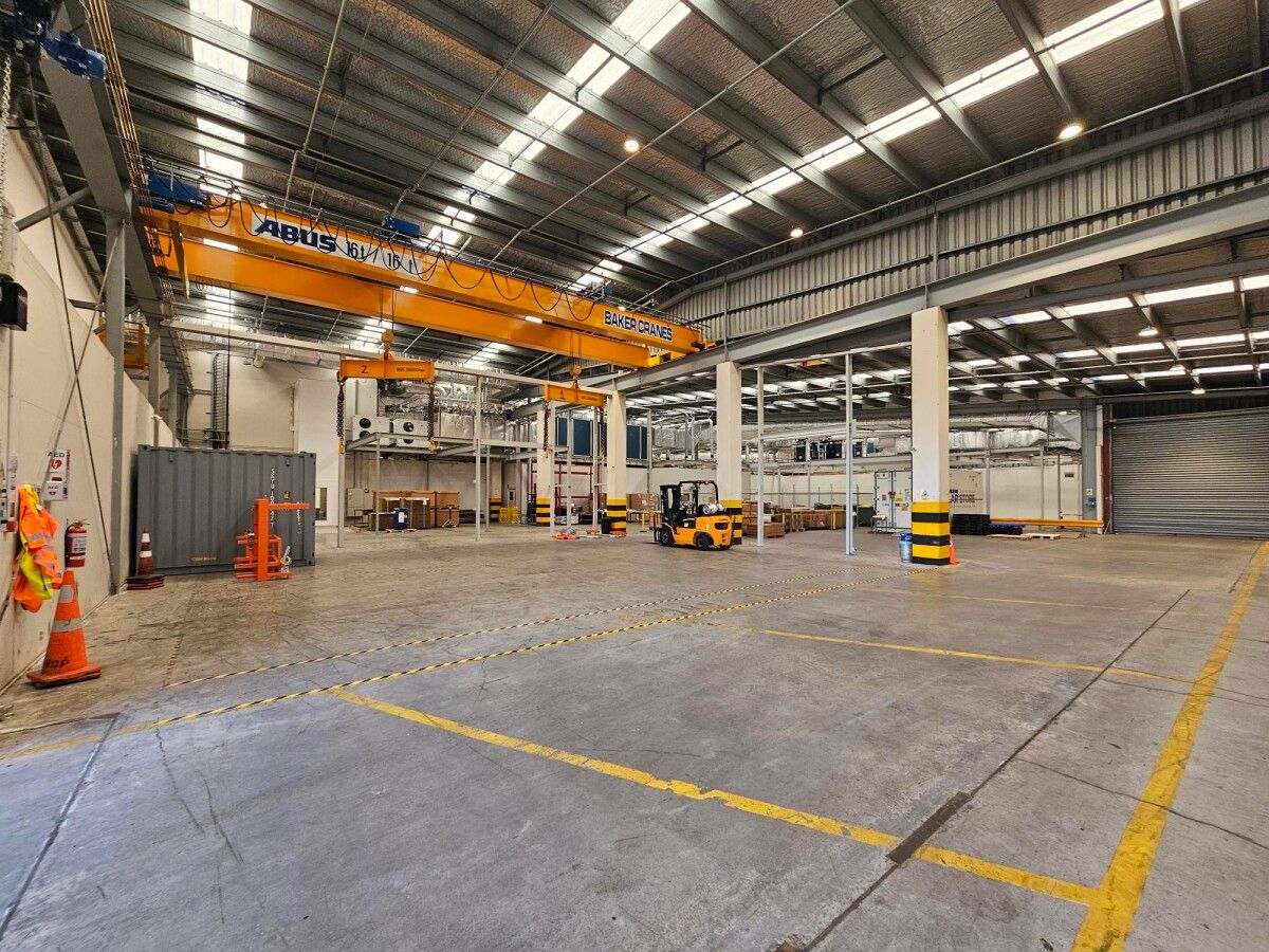 Versatile Industrial Warehouse with Gantry Crane