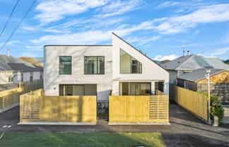 120 Edward Avenue, Edgeware