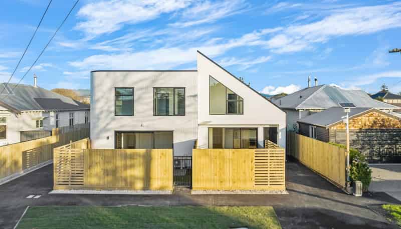 120 Edward Avenue, Edgeware