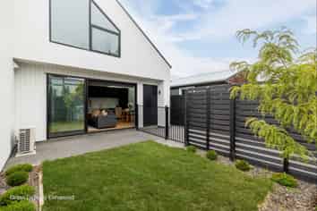 120 Edward Avenue, Edgeware