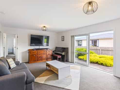 6B Sharda Grove, Paraparaumu Beach