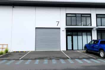 Modern 244m2 Warehouse in Prime Industrial Park