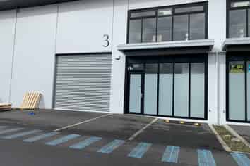 Modern 244m2 Warehouse in Prime Industrial Park