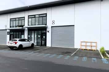 Modern 244m2 Warehouse in Prime Industrial Park