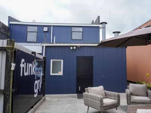 Restaurant plus property