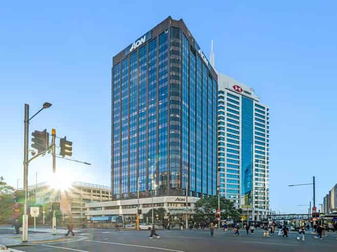 CBRE - Premium Suite in Aon Centre