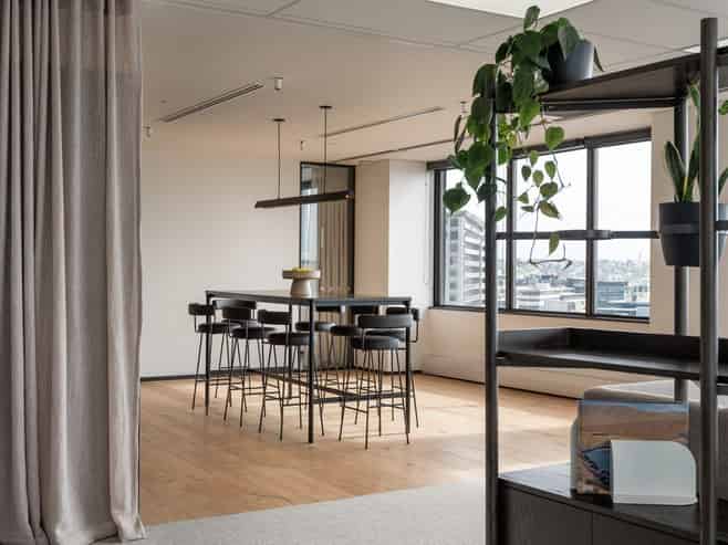 CBRE - Premium Suite in Aon Centre