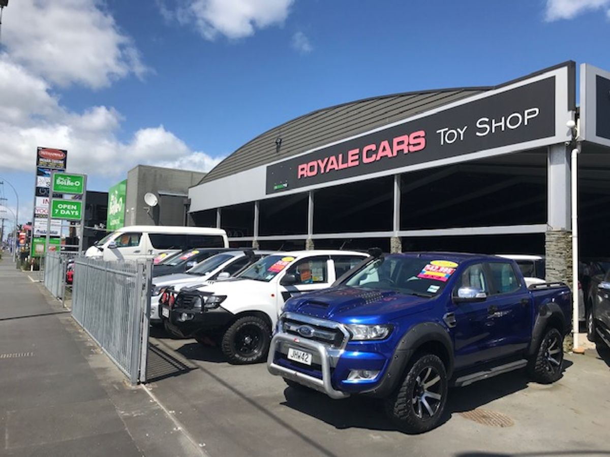 Ideal Showroom on High Profile Premises