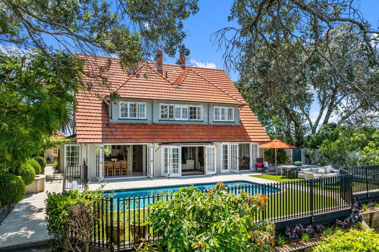Gracious estate with harbour views - Widok 6