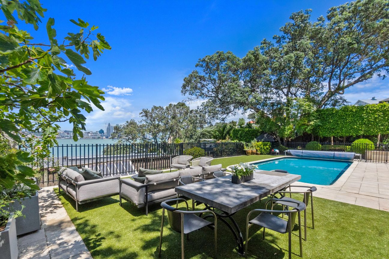 Gracious estate with harbour views - Więcej