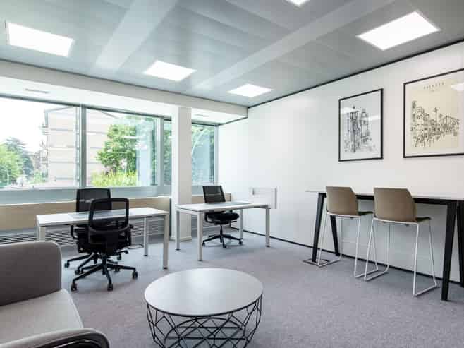 Private office for three in Regus 125 Queen Street